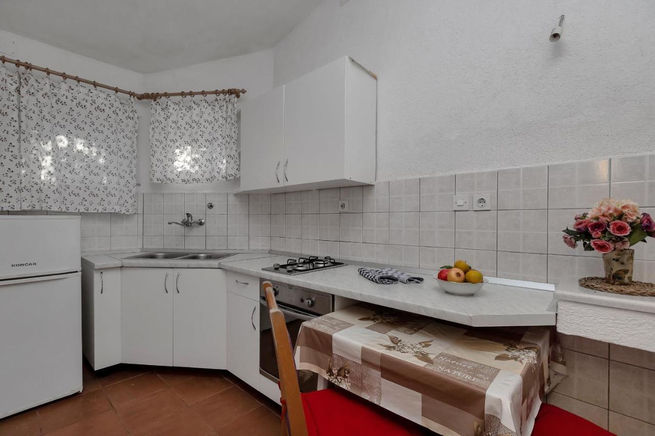 Apartments Milivoj Bogomolje エクステリア 写真