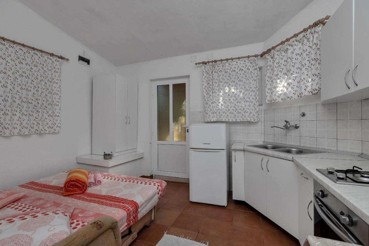 Apartments Milivoj Bogomolje エクステリア 写真
